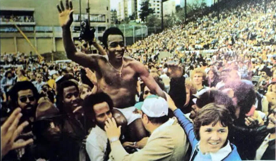 Pele en andas revistagoles